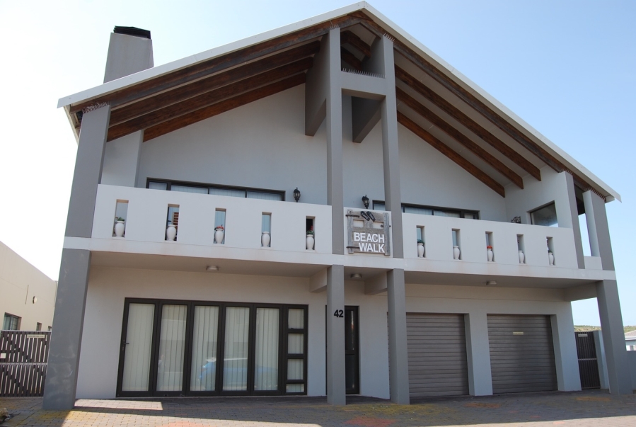 To Let 3 Bedroom Property for Rent in Calypso Beach Western Cape